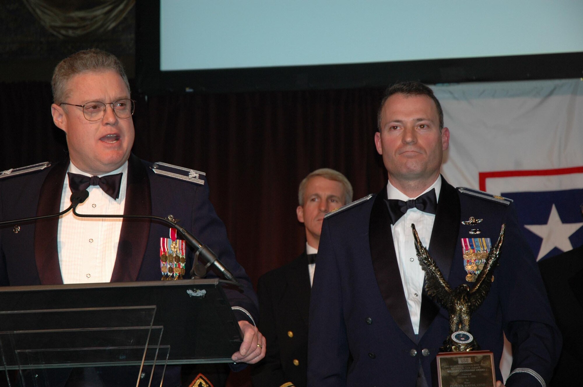 Reservist receives leadership award at USO gala gt 514th Air Mobility