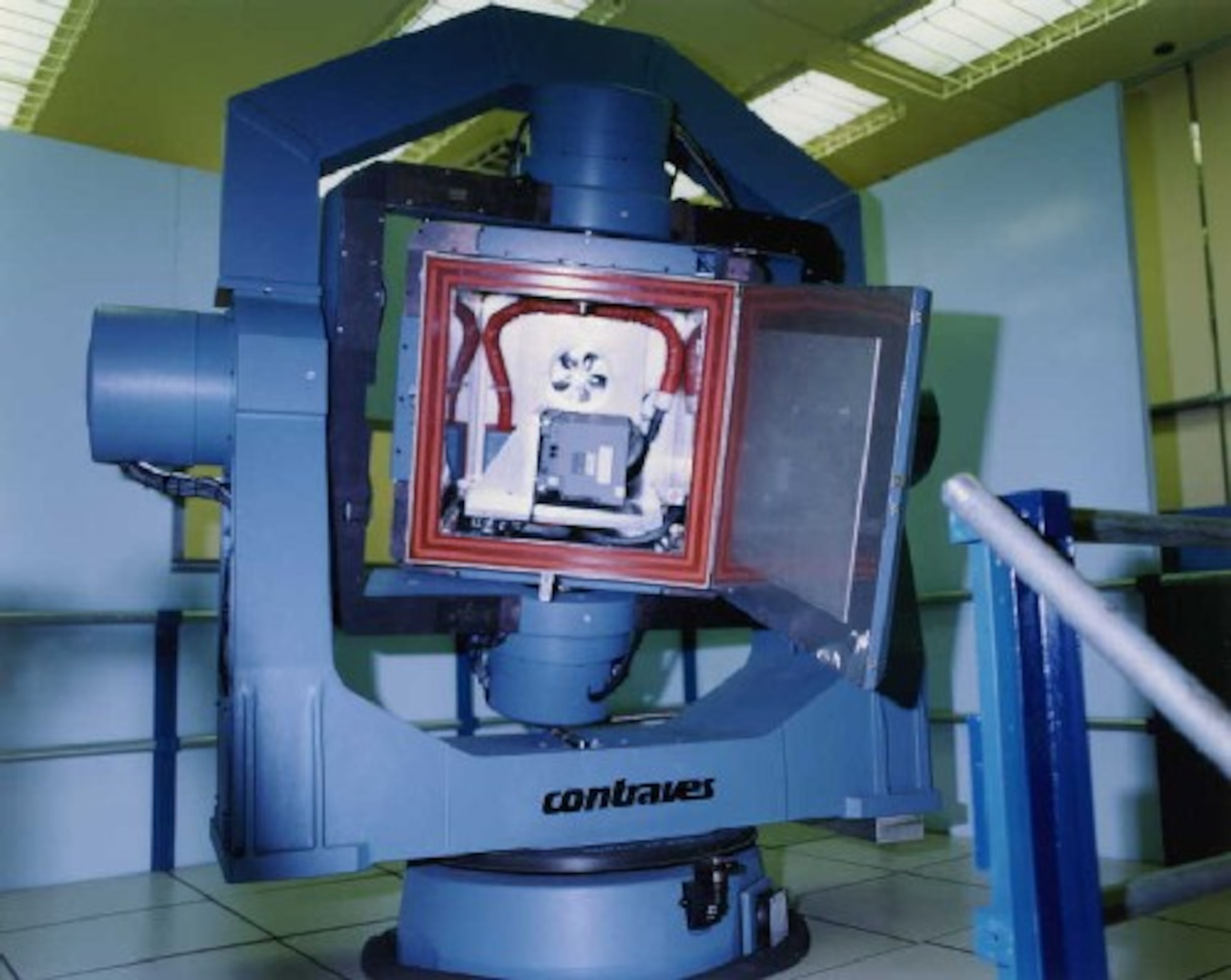 Contraves Model 53Y, 3-axis table, 720 degrees/second rotation, with environmental chamber capable of 100 pound test item.