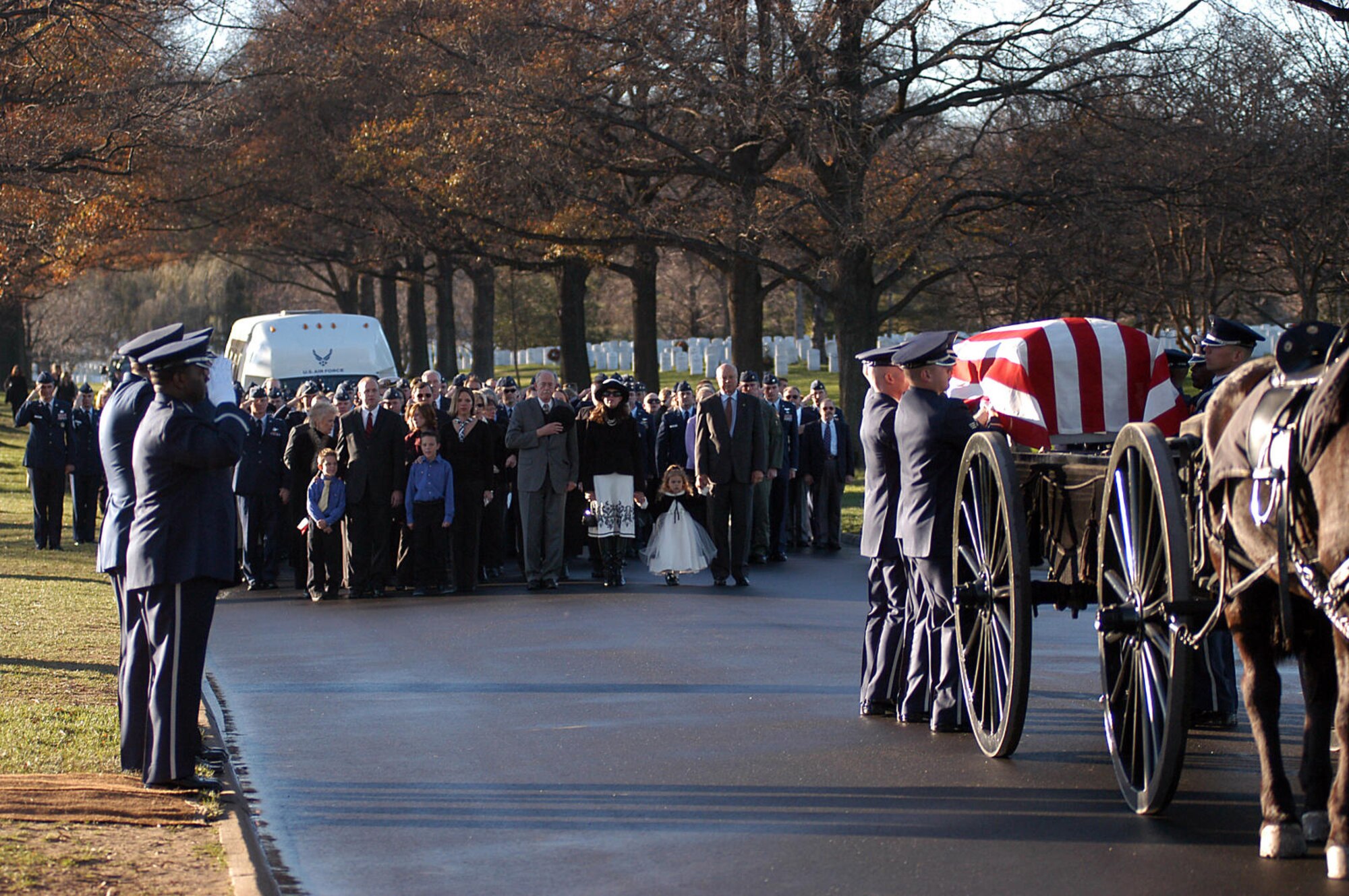 Honoring a Fallen hero
Members of the Caisson Platoon of the 3rd U.S. Infantry, The Old Guard, carry Maj. Troy Gilbert to his gravesite Monday at Arlington National Cemetery, Va. Major Gilbert was the pilot of an Air Force F-16C engaged in support of coalition ground
combat operations that crashed approximately 20 miles northwest of Baghdad Nov. 27. Major Gilbert was assigned to the 309th Fighter Squadron and was deployed to the 332nd Expeditionary Wing, Balad Air Base, Iraq.