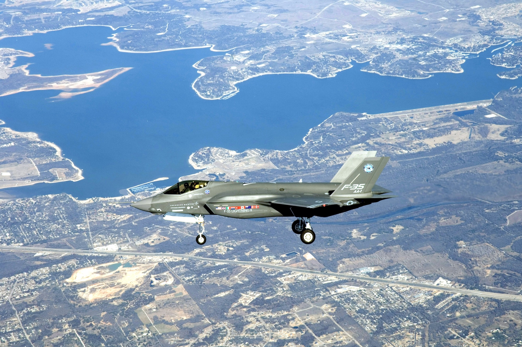 The F-35 Lightning II Joint Strike Fighter makes its initial flight Dec. 15 over Fort Worth, Texas. (Lockheed Martin photo/David Drais)
