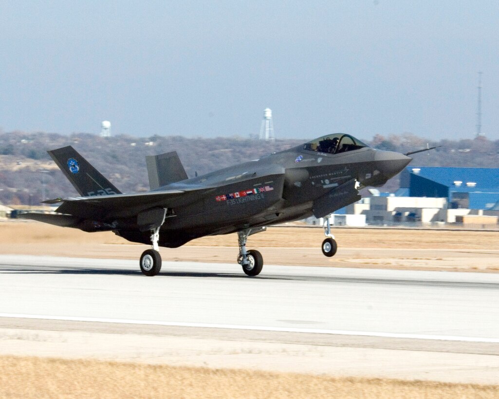 The F-35 Lightning II Joint Strike Fighter goes wheels up for the first time Dec. 15 at Fort Worth, Texas. (Lockheed Martin photo/Neal Chapman)
