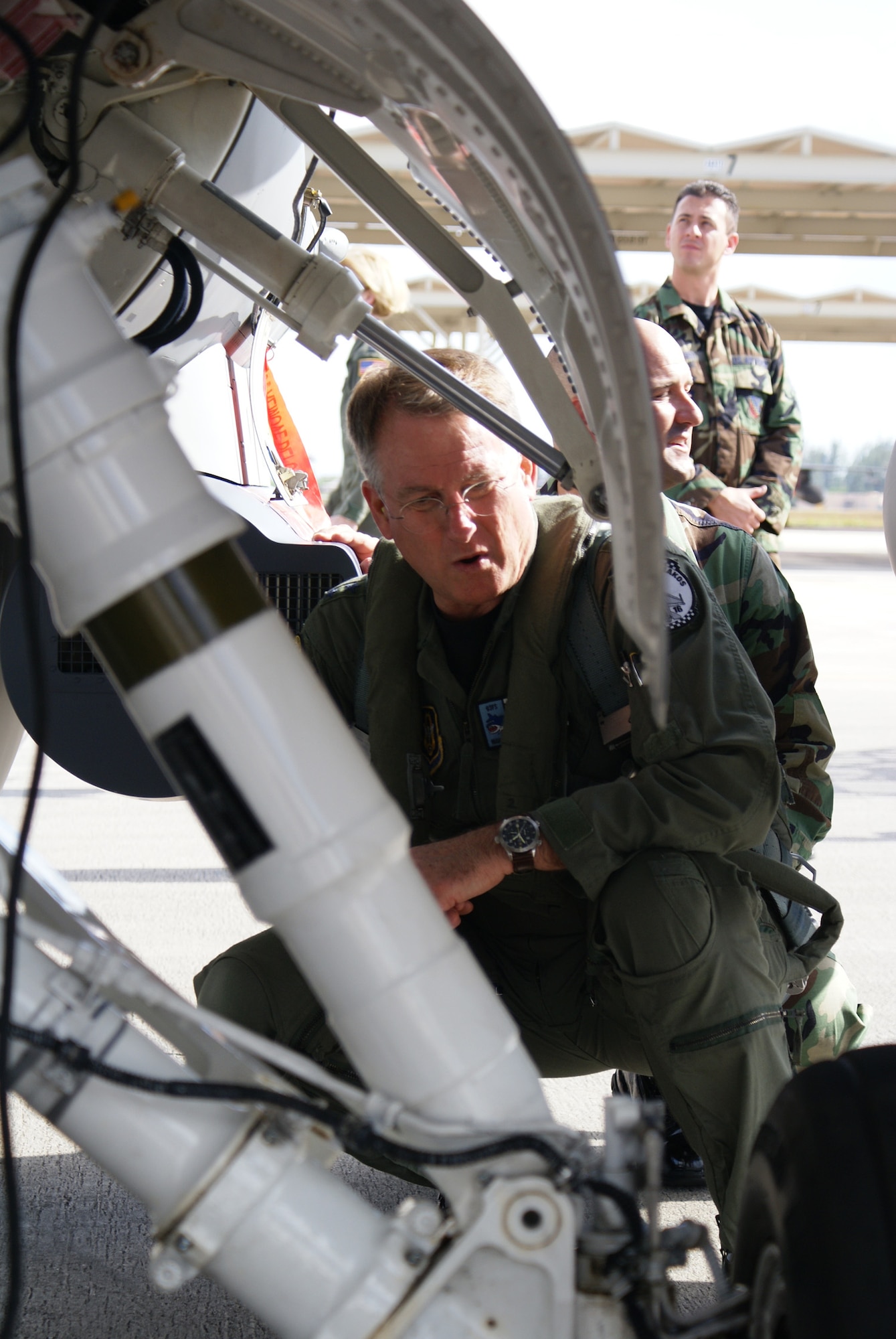 Lieutenant Gen. John A Bradley, Commander of Air Force Reserve Command and Chief of the Air Force Reserve, visited Airmen at Homestead ARB, Fla. Dec. 13. During his visit, he met with 482nd Fighter Wing leadership and gave a presentation on the new Air Force Reserve vision. Before flying with the 93rd Fighter Squadron Makos, 482nd Maintenance Group Airmen dedicated a pristine F-16 in his honor. (Air Force photo/Ryan Ayers)