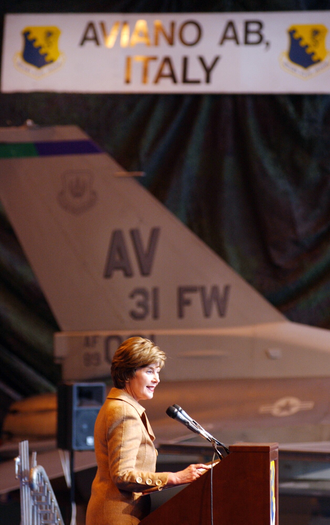 AVIANO AIR BASE, Italy (AFPN) -- First Lady Laura Bush speaks here Feb. 10. Mrs. Bush thanked the Airman here for their sacrifices and efforts in supporting the war on terror. The first lady was on her way to the Olympics in Turin. (U.S. Air Force photo by Staff Sgt. Michael R. Holzworth) 
