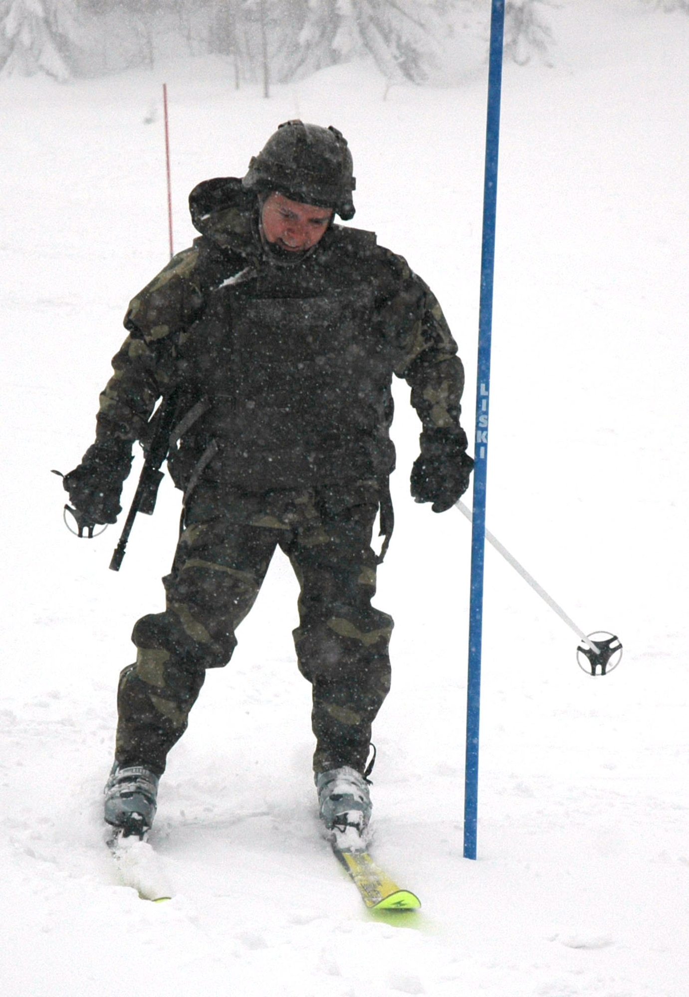 TUZLA AIR BASE, Bosnia and Herzegovina (AFPN) -- Capt. Mark Arzate skirts his way down the slopes during his slalom ride during Operation Winter Games. Captain Arzate is chief of airfield operations for Detachment 1, 401st Air Expeditionary Wing. (U.S. Air Force photo by Master Sgt. Chance Babin) 
