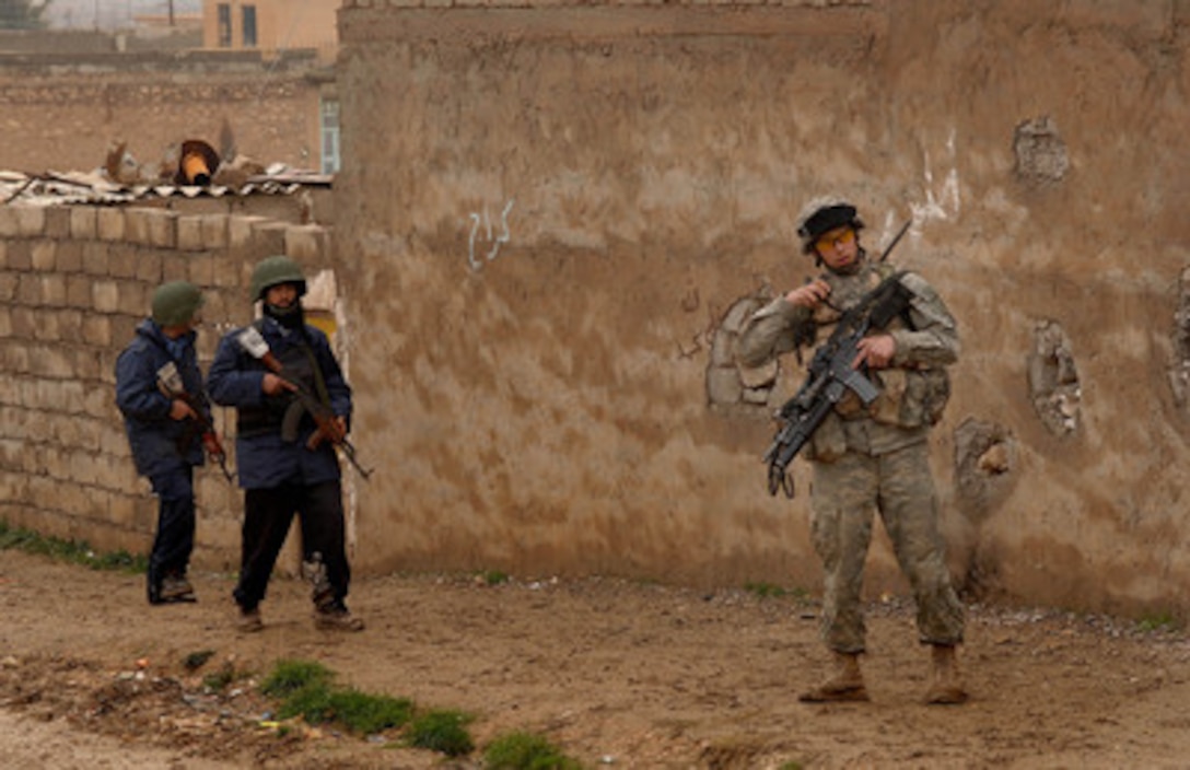 Us Army Sgt Daniel Wert And Iraqi Policemen Patrol The Streets Of 