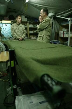 CAMP TAQADDUM, Iraq (Jan. 1, 2006) ? Chief of Naval Operations, Admiral Michael G. Mullen (right) talks with Sailors with the Surgical/Shock Trauma Platoon here Jan. 1. The Chief of Naval Operations and Master Chief Petty Officer of the Navy, Terry Scott, came here for a one-day tour to visit and speak to Sailors of 2nd Marine Logistics Group (Forward).