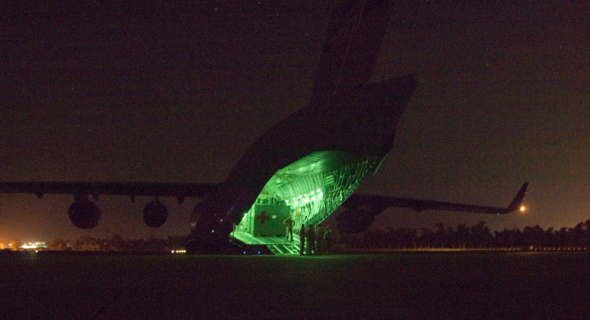 MOSEL, Iraq (AFPN) -- A C-17 Globemaster III sits on a flightline here.  The C-17 was flown here by an Air National Guard aircrew with the 183rd Airlift Squadron from Jackson, Miss. (U.S. Air Force photo by Master Sgt. John E. Lasky)
