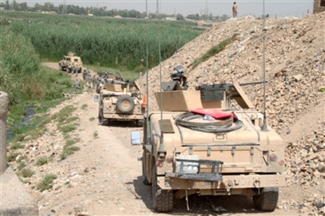 U.S. Army soldiers from 3rd Battalion, 187th Infantry Regiment, 101st Airborne Division (Air Assault) and Iraqi army soldiers from 2nd Battalion, 1st Brigade, 4th Iraqi Army Division conduct an operation in Samaria, Iraq, June 23, 2006.