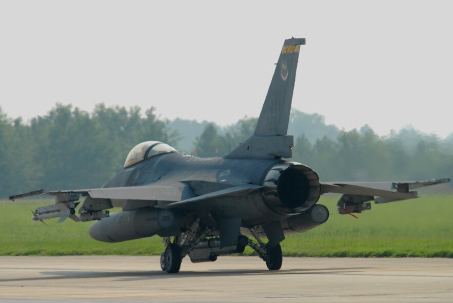 An F-16, from the 79th Fighter Squadron, taxis to EOR prior to launch in support of Operation DYNAMIC WEASEL June 29, 2006 at Shaw AFB, South Carolina. Operation DYNAMIC WEASEL is a multi-aircraft exercise imitating combat operations currently taking place in Southeast Asia. (U.S. Air Force Photo/TSgt James Arrowood) 