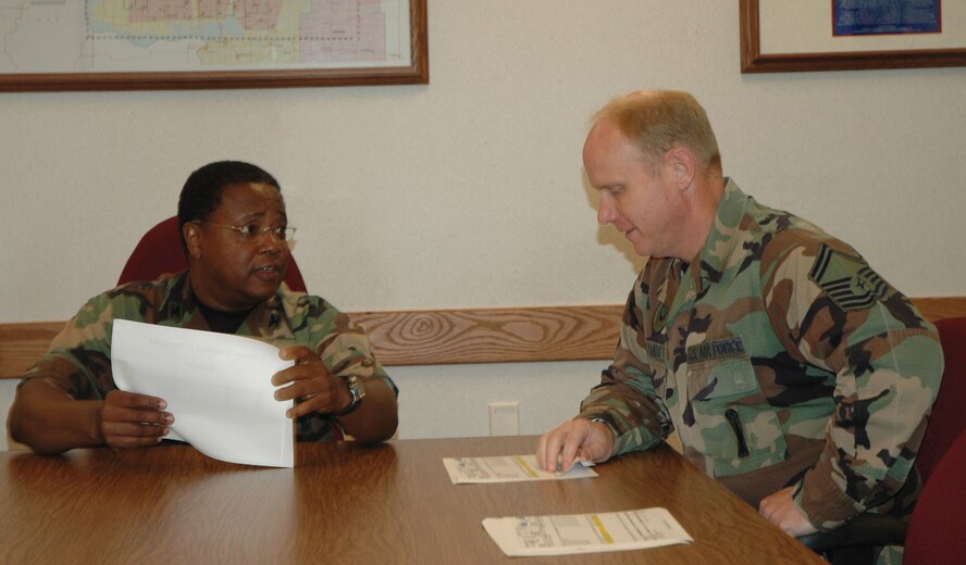 MINOT AIR FORCE BASE, N.D. -- Col. Ray Scott, (left) 91st Maintenance Group commander, talks to Senior Master Sgt. Mark Salyards, 91st MXG technical advisor, during the 91st MXG’s daily maintenance briefing. Colonel Scott assumed command June 21. (U.S. Air Force photo by Senior Airman Danny Monahan)