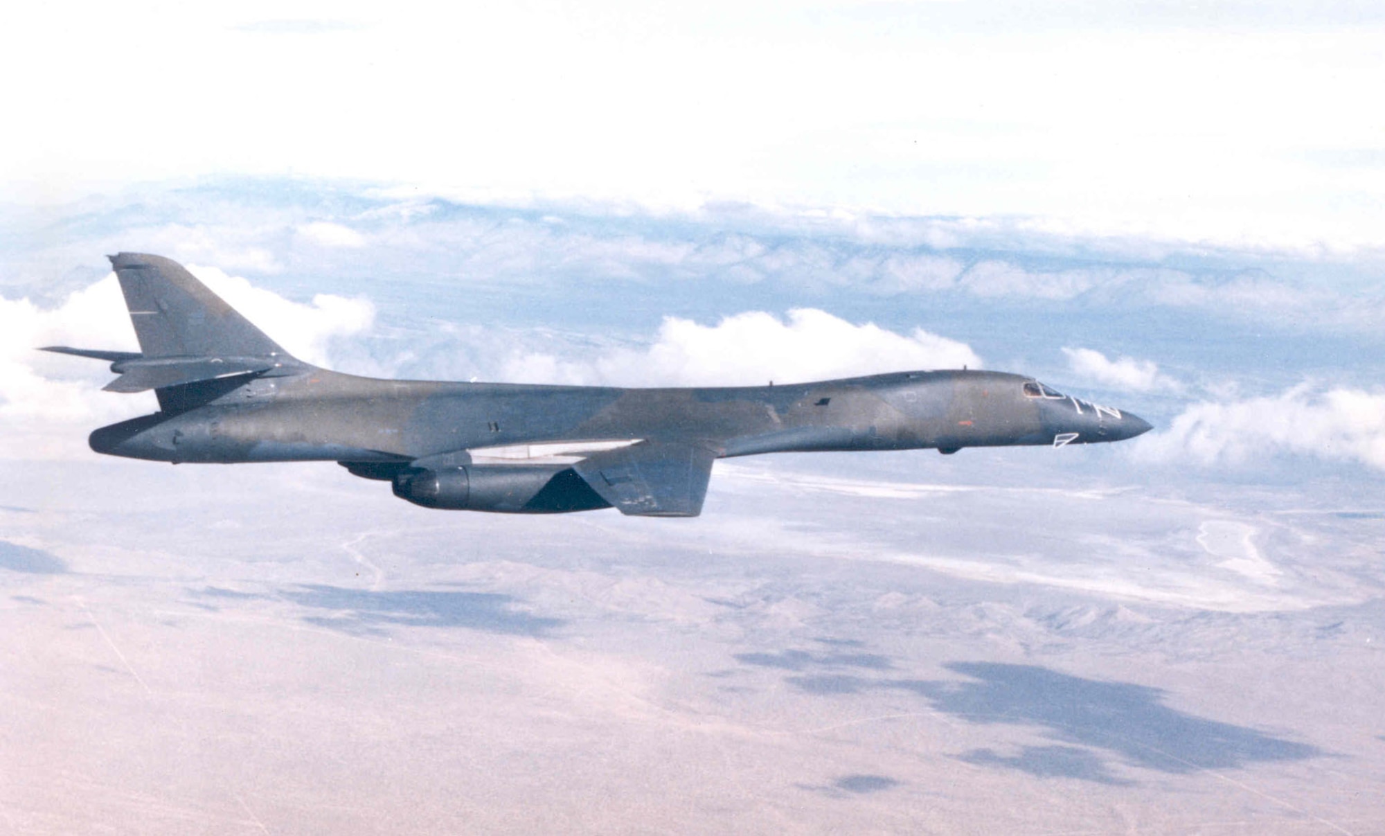 Rockwell International B-1B in flight. (U.S. Air Force photo)