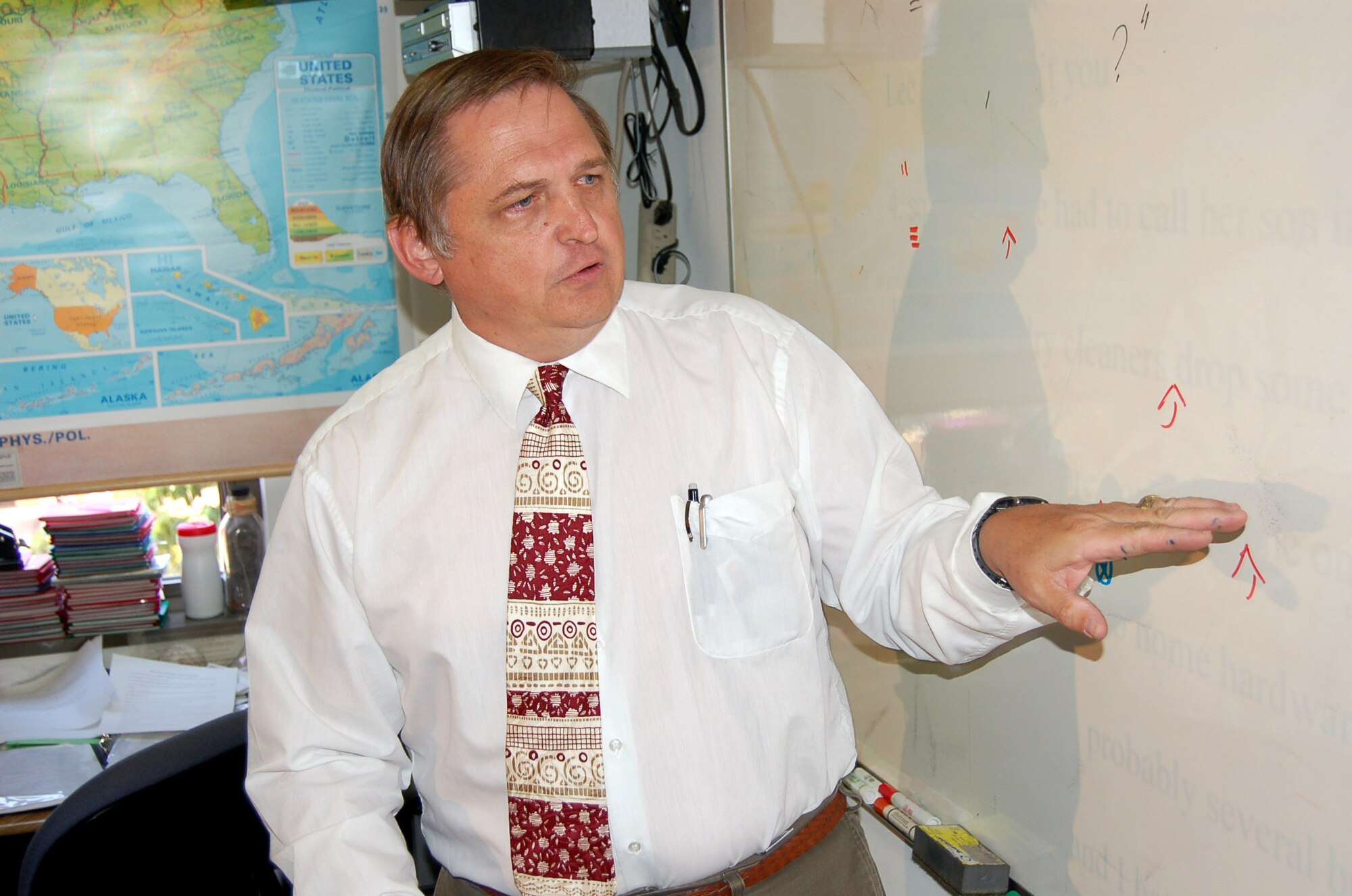 Instructor Ken Stroebel points out the proper correction of an error-filled sentence at the Defense Language Institute English language course at Lackland Air Force Base, Texas, on July 18. Students were each assigned a paragraph to correct in front of the class. (U.S. Air Force photo/Staff Sgt. Jeremy Larlee) 

