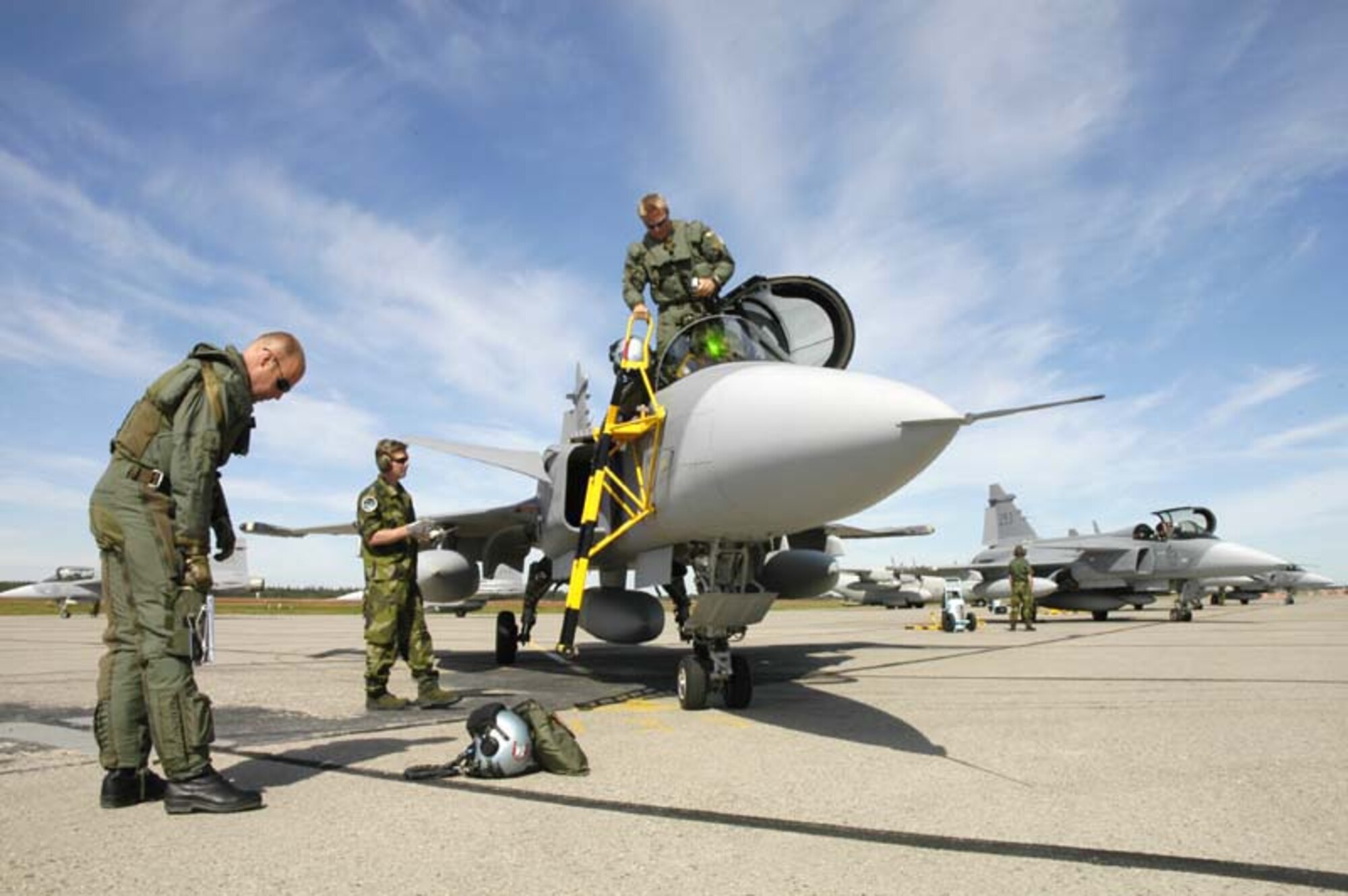 4 WING COLD LAKE, Alberta, Canada - Swedish AF pilots stop over at Canadian Forces Base Cold Lake on their 5 day flight to Eielson AFB, Alaska for Excersise Cooperative Cope Thunder. Photo by 1st Lt Peter Liander CCT06-3 SwAF Public Affairs