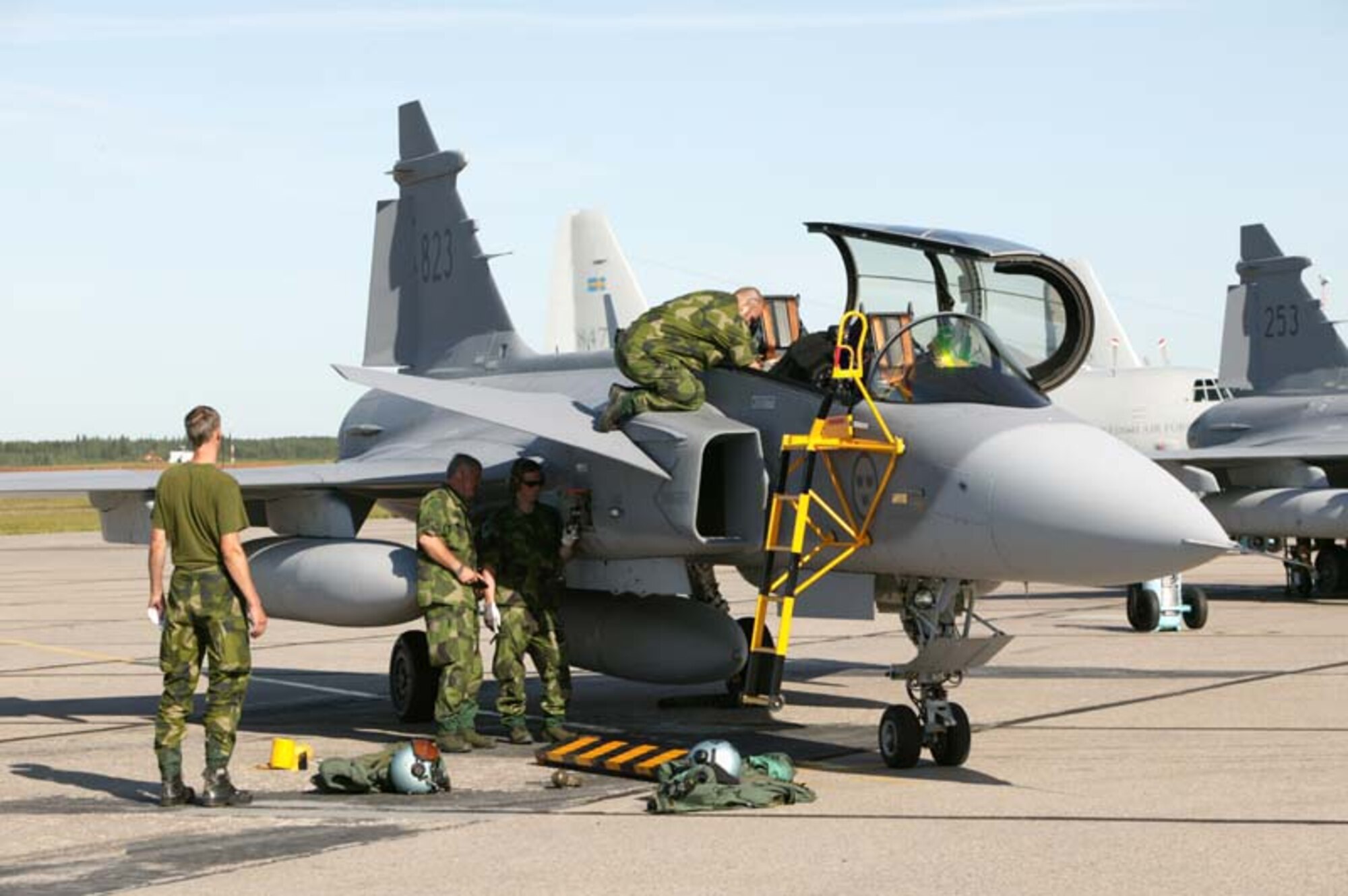 Swedish AF ground crew prepares a JAS 39D Gripen for the flight over to Eielson AFB, Alaska for Excersise Cooperative Cope Thunder 06-3 (CCT06-3). Photo by 1st Lt Peter Liander, CCT06-3 SwAF Public Affairs
