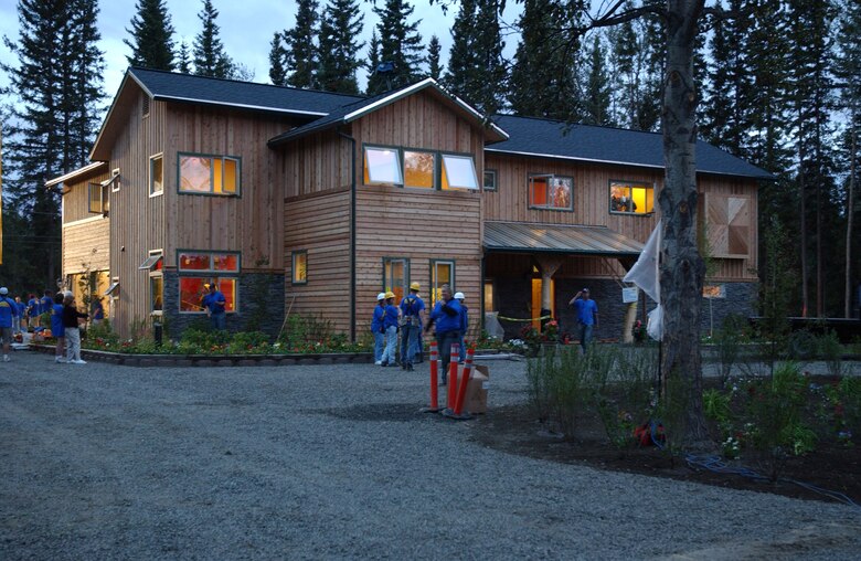 Eielson Airmen help make local house a home > Pacific Air Forces