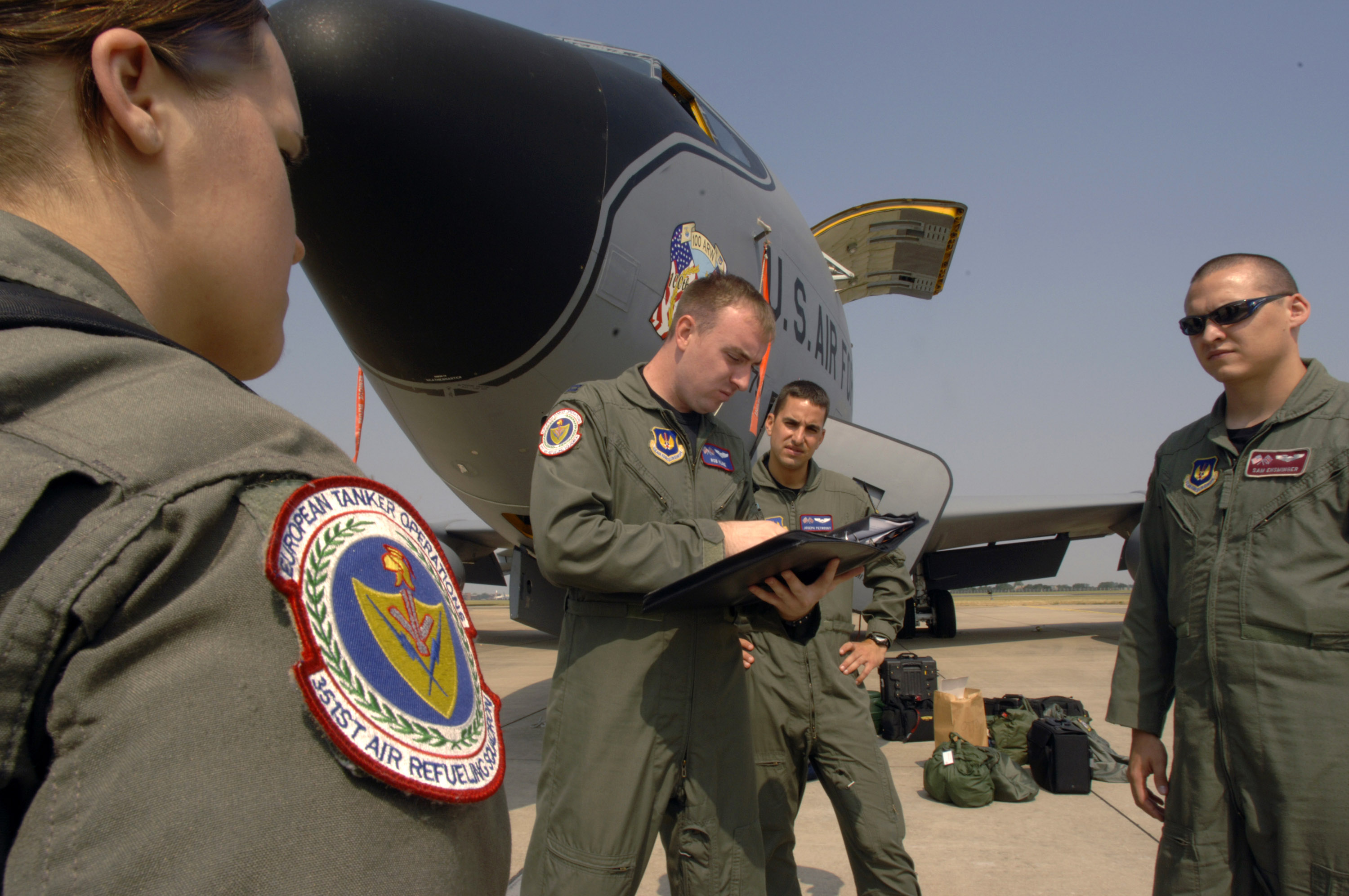 Long days, flexibility part of tanker crew's life > Air Force > Article  Display