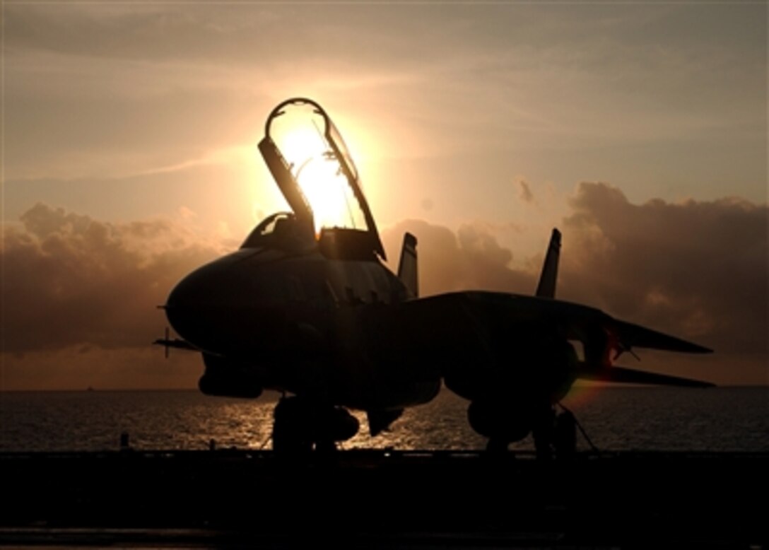 A U.S. Navy F-14D Tomcat aircraft, assigned to Fighter Squadron 31, sits on the flight deck of the USS Theodore Roosevelt in the Atlantic Ocean, July 27, 2006. 