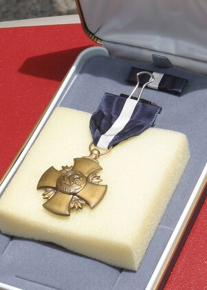 A Navy Cross medal, the United States' second-highest award for battlefield heroism, sits on a podium before a ceremony aboard Camp Pendleton, Calif., July 28, 2006.  Minutes later, the Navy Cross was presented to former Marine Sgt. Robert J. Mitchell for his heroism during the battle for Fallujah, Iraq in November 2004.