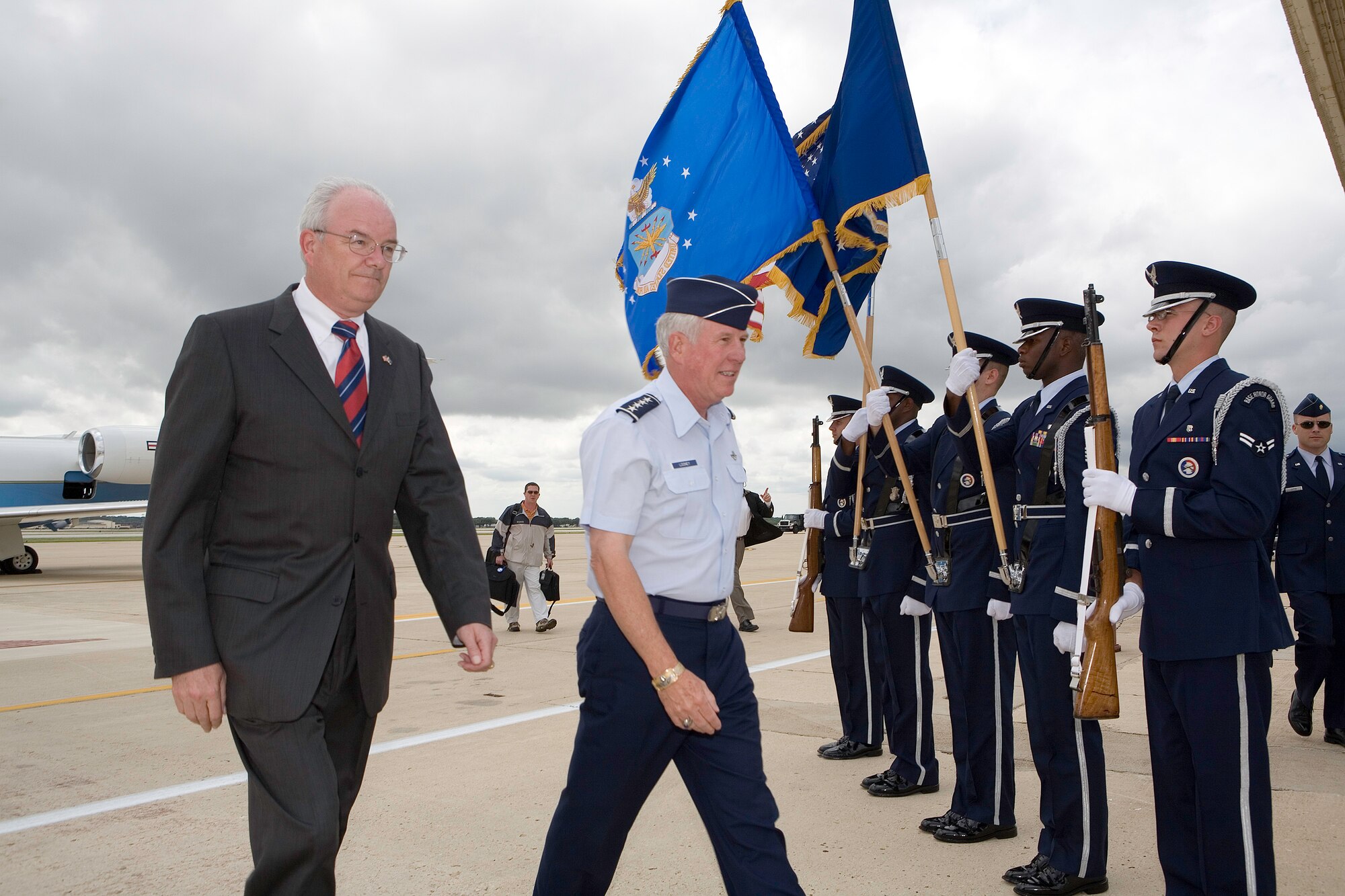 Secretary of the Air Force Michael W. Wynne arrives at Lackland Air Force Base, Texas, and is met by Gen. William "Bill" Looney, commander of Air Education and Training Command, on Wednesday, May 31, 2006. During his visit, Secretary Wynne will review the basic military training parade and administer the oath of enlistment to graduates, and view other training sites at the base. (U.S. Air Force photo/Tech. Sgt. Mark Borosch) 
