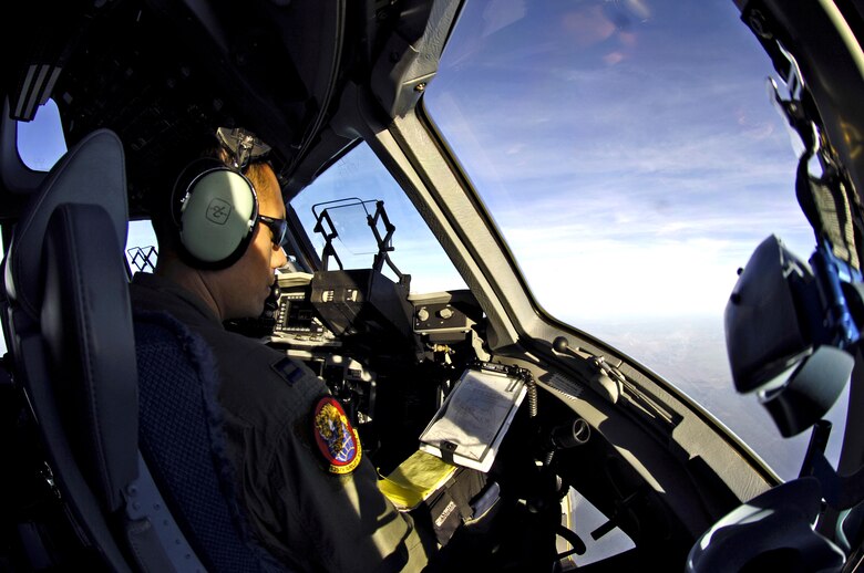 Capt. Alfred Basioa flies a C-17 Globemaster III to Darwin, Australia, on Thursday, June 1, 2006. Captain Basioa is with the 535th Airlift Squadron at Hickam Air Force Base, Hawaii. Two C-17s from Hickam are helping the Australian Defense Force reposition its forces to better support peace operations in East Timor. (U.S. Air Force photo/Tech. Sgt. Shane A. Cuomo) 