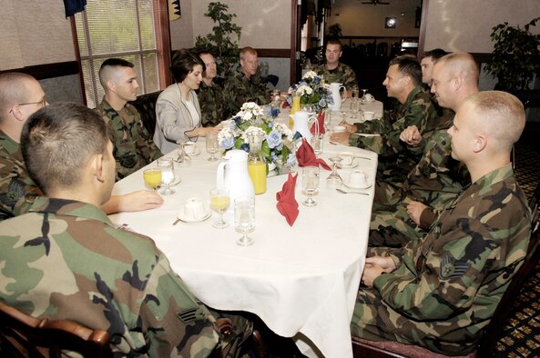 Team Fairchild Airmen discuss recent deployment experiences with The Honorable Cathy McMorris, U.S. Representative for Washington's 5th District, and Colonel Scott Hanson, 92nd Air Refueling Wing commander, over coffee.
