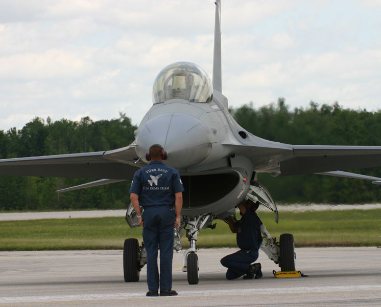 Viper East F 16 Demonstration Jet Prepares To Launch