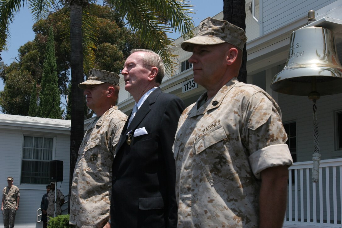 Major Gen. Richard F. Natonski, the Commanding General of Camp Pedleton?s 1st Marine Division, Col. Joseph J. O?Brien, and Sergeant Maj. Frank E. Pulley, the Sergeant Major of Camp Pendleton?s 1st Marine Division, stand at attention for the playing of Anchors Away and The Marine Corps Hymn, during O?Brien?s Navy Cross award ceremony.