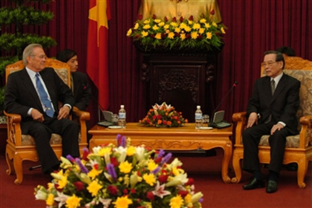 Secretary of Defense Donald H. Rumsfeld and Vietnamese Prime Minister Phan Van Khai sit down to bi-lateral talks discussing subjects of mutual defense issues in Hanoi, Vietnam on June 5, 2006.