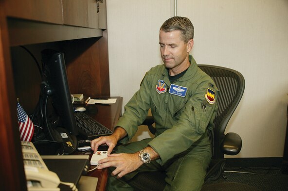 Col. Michael Byrne, 20th Fighter Wing vice commander, logs onto his computer Monday using his common access card.  June 30th is the last day users can log on to their workstations with a password.  (U.S. Air Force Photo/Tech. Sgt. Kevin Williams)