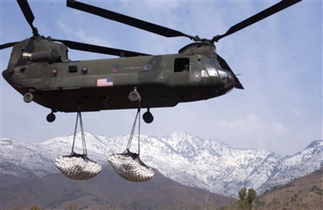 A U.S. Army CH-47 Chinook helicopter externally loads humanitarian relief supplies at Muzaffarabad, Pakistan, Jan. 4, 2006. The Defense Department is supporting the State Department by providing disaster relief supplies and services following the massive earthquake that struck Pakistan and parts of India and Afghanistan.