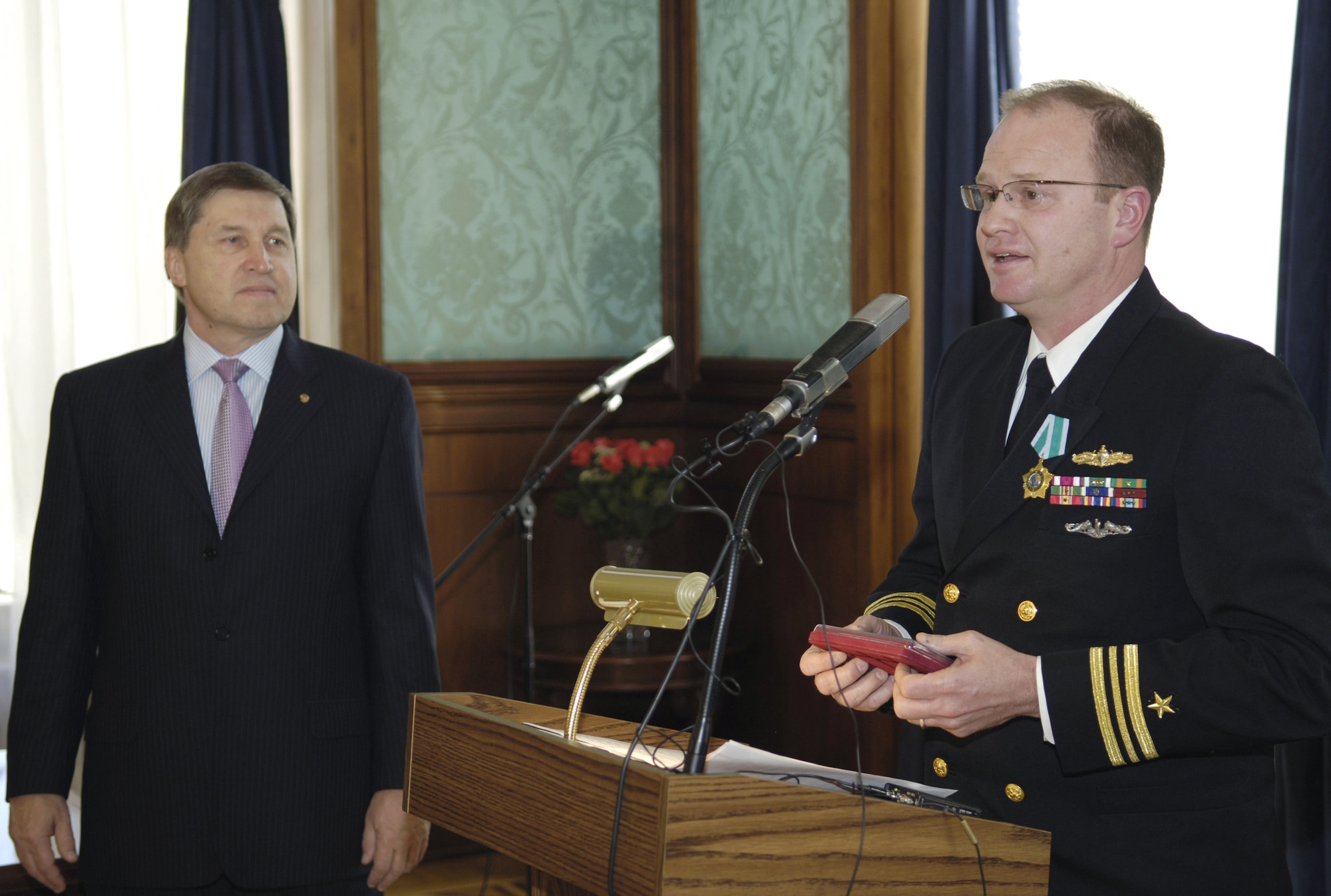 Navy Lt. Cmdr. Steven Smith speaks after receiving the Order of Friendship Medal from Russian Ambassador Yuri Ushakov at the Russian Embassy in Washington, D.C., Tuesday, Feb. 28, 2006. Commander Smith and Air Force Maj. Patrick Poon received the medals for their actions associated with the rescue of a Russian submarine crew Aug. 7. (Department of Defense photo/Staff Sgt. D. Myles Cullen)