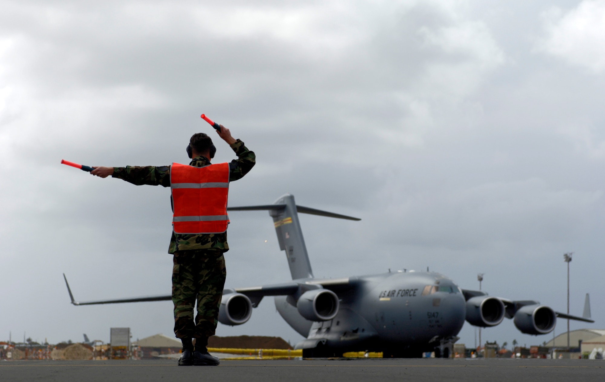 Guard and Active Duty maintainers work together at Hickam Pacific Air Forces Article Display