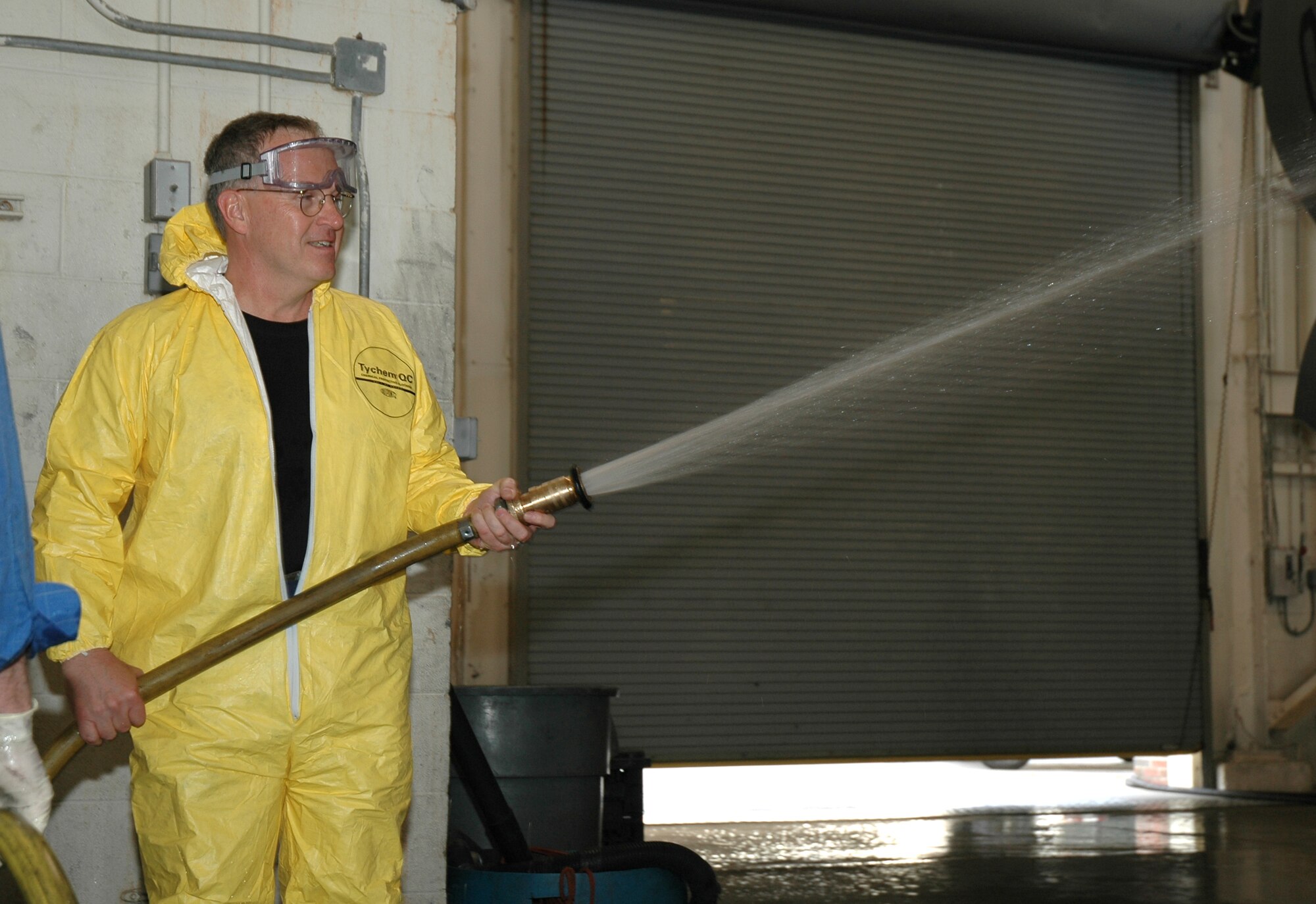 Col. James Joyce, 315th Maintenance Group commander, Charleston AFB, S.C., washes a C-17 Globemaster III to raise money for the 2006 315/437th Maintenance Group dining out.  The colonel helped raise more than $1,000 by washing the jet. (Photo by Tony Clark, USAFR)