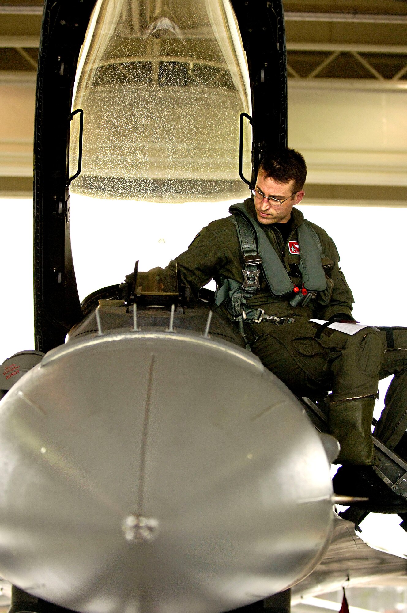 Maj. Craig Borgstrom exits his F-16 Fighting Falcon after completing a practice scramble at Langley Air Force Base, Va., Monday, March 6, 2006. The 119th Fighter Wing marked 70,000 hours of accident-free flight.  (U.S. Air Force photo/Senior Airman Austin Knox)
