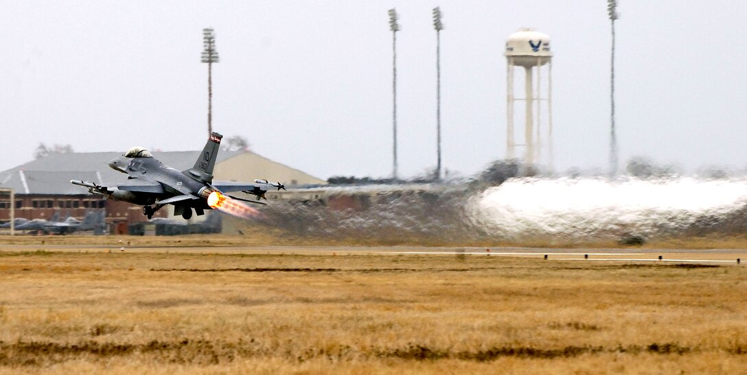 An F-16 Fighting Falcon takes off during a practice scramble at Langley Air Force Base, Va., Monday, March 6, 2006.  The 119th Fighter Wing marked 70,000 hours of accident-free flight.  (U.S. Air Force photo/Senior Airman Austin Knox)