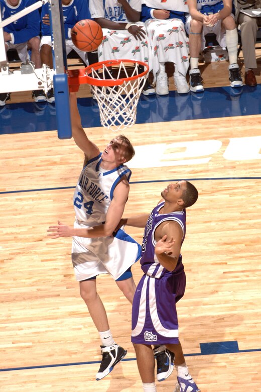Falcons Compete In Ncaa Basketball Tournament U S Air Force