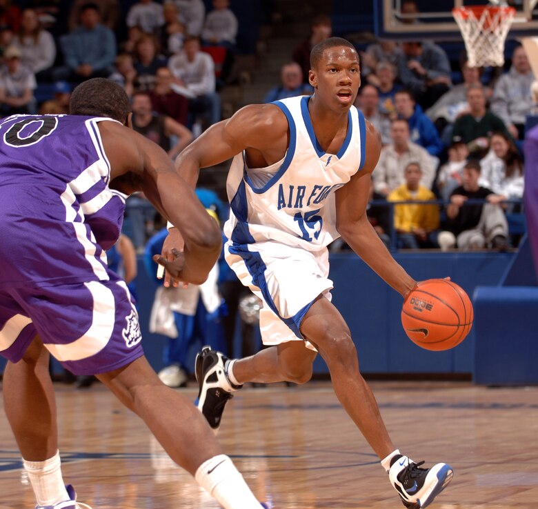 Falcons Compete In Ncaa Basketball Tournament U S Air Force