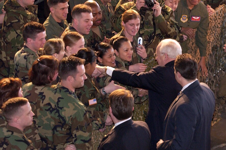 Vice President Dick Cheney rallies the troops Tuesday, March 21, 2006, during his visit to Scott Air Force Base, Ill. (U.S. Air Force photo/Marvin Lynchard) 