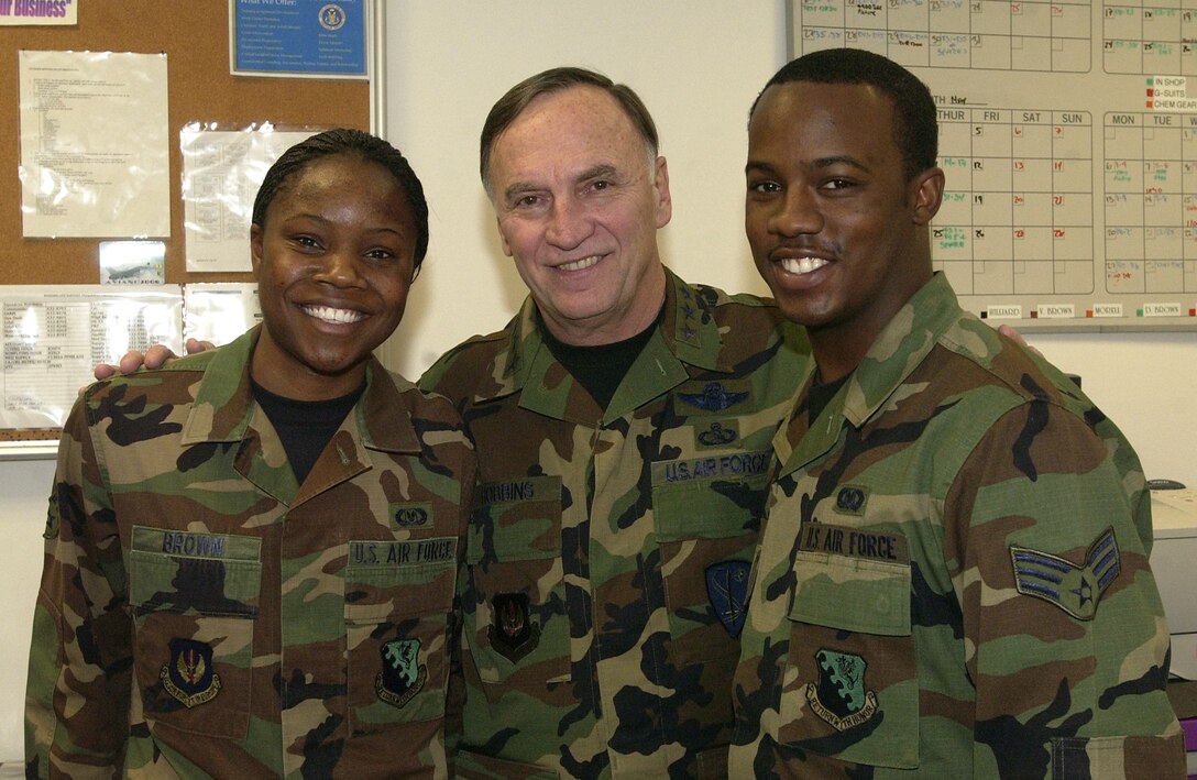 Gen. William Hobbins, U.S. Air Forces in Europe commander, poses with Senior Airmen Dinishia Brown (left) and Terrance Hillard (right), both with the 510th Fighter Squadron, March 20. (U.S. Air Force photo by Airman Liliana Moreno) 