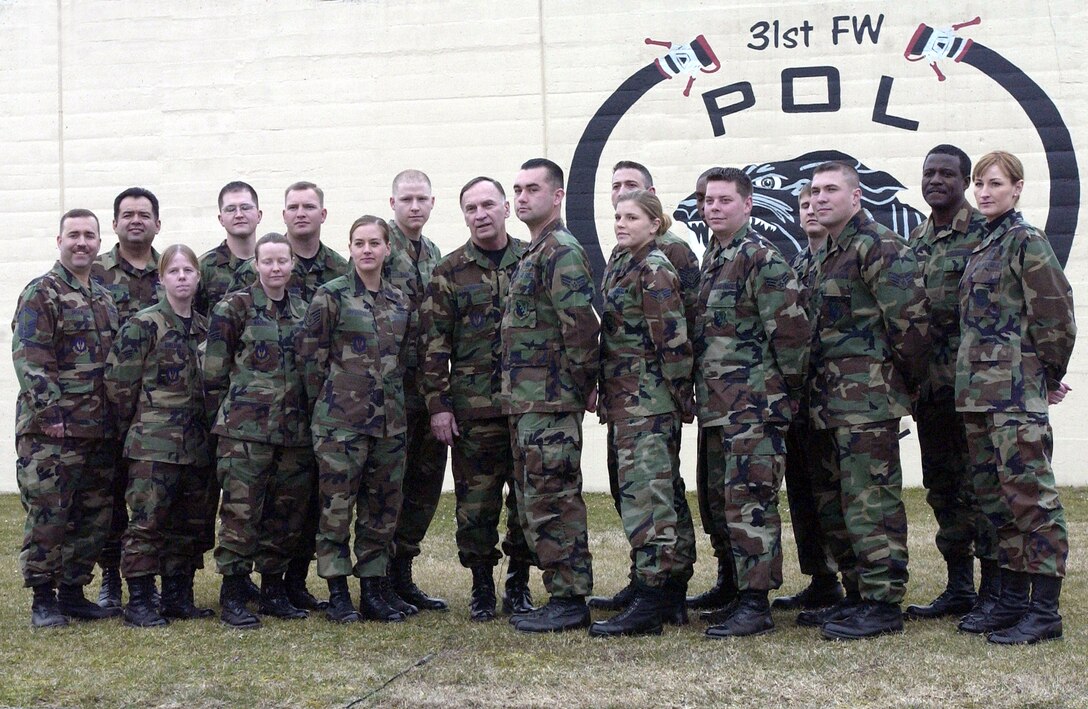 Gen. William Hobbins, U.S. Air Forces in Europe commander poses with 31st Fighter Wing fuels managment troops during his visit here March 20. Back row: Tech. Sgt. Daniel Flores, Staff Sgt. Mark Trail, Staff Sgt. Michael Dunblazier, Senior Airman Michael Baker, Tech. Sgt. Timothy Hinkel, Senior Airman Maurice Collins, Senior Airman Scott D’antin, Chief Master Sergeant Gary Coleman Front row: Senior Master Sgt. Ronnie Brock, Senior Airman Laura Sheldon, Airman First Class Stephanie Bates, Staff Sgt. Kara Opperman, Senior Airman Matthew Frerichs, Senior Airman Julie Maki, Senior Airman Jason Cholewa, Senior Airman Dominick Griego, 1st Lt. Heidi Plummer