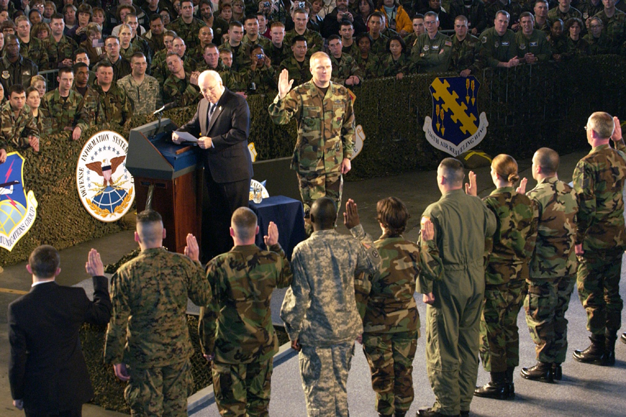 Vice President of the United States, Richard Cheney, and 375th AW Commander, Col. Raymond Rottman, perform a mass re-enlistment during the Vice President's visit to Scott AFB.      Photo by Marv Lynchard, 375th AW/PA