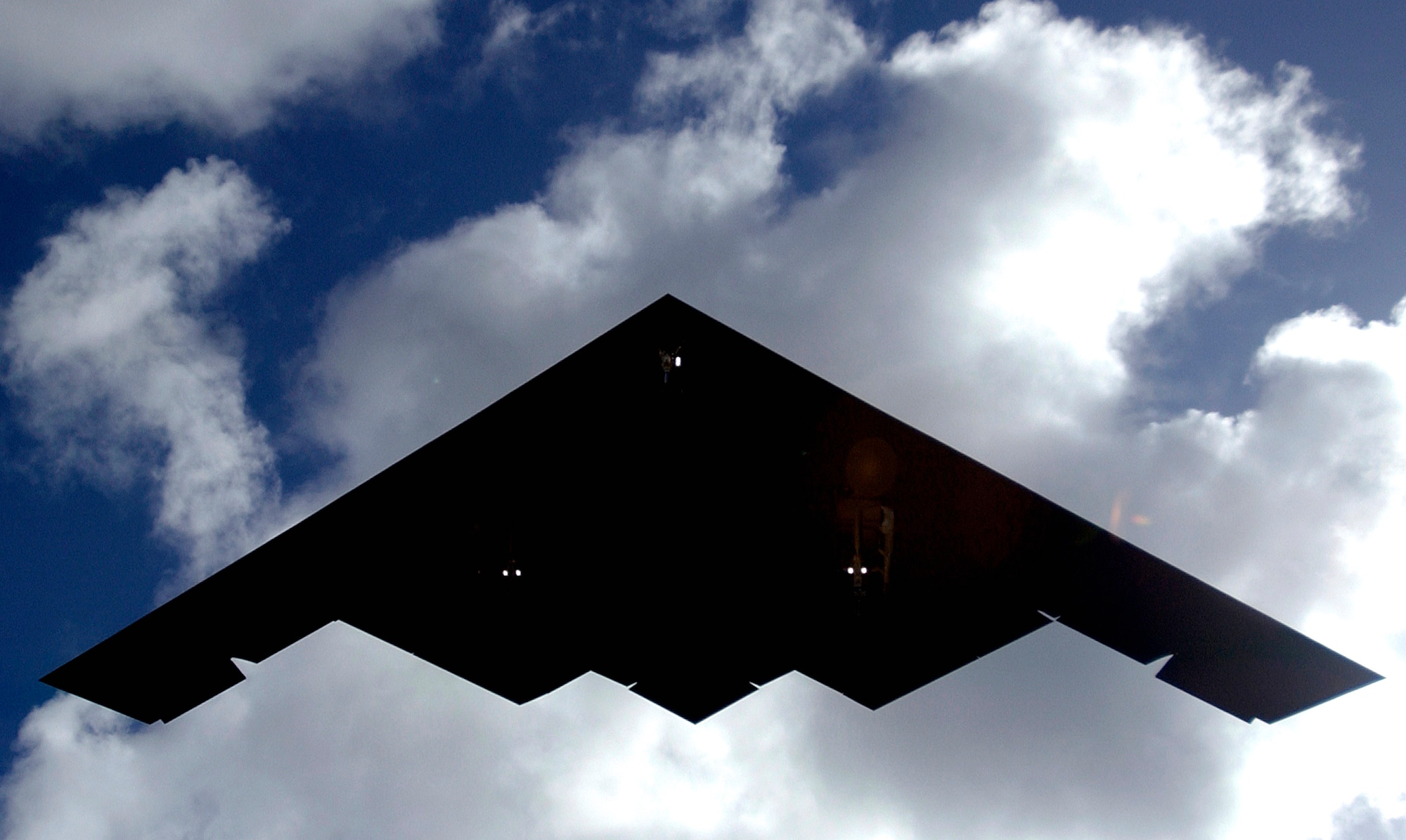 B-2s Arrive At Andersen > Air Force > Article Display