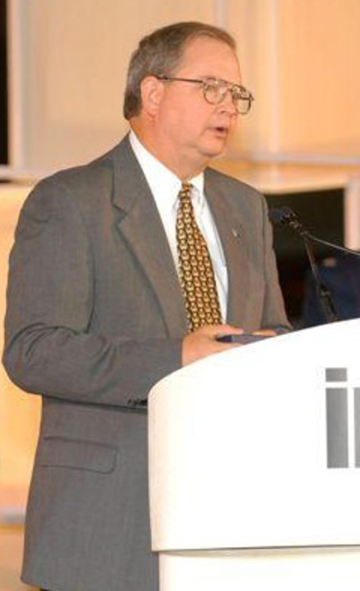 Ken Percell, Warner Robins Air Logistics Center senior civilian thanks the Institute for Operations Research and the Management Sciences for the Franz Edelman Award in ceremonies at Miami, Fla. (Courtesy photo)
