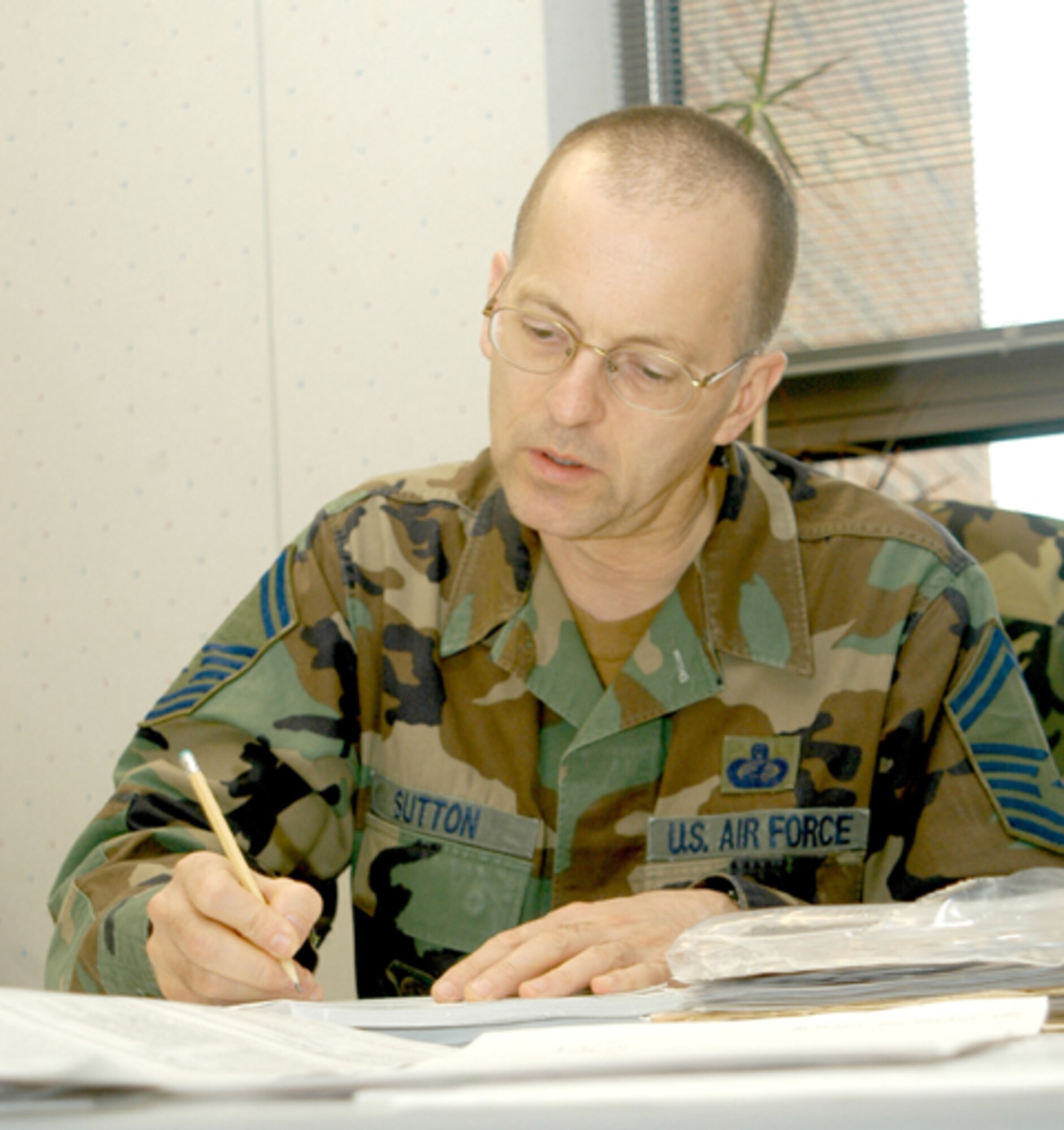 Senior Master Sgt. Randy Sutton, NCOIC comptroller training with the 434th Air Refueling Wing,  received the Air Force Financial Management Special Acts and Service Award.  (U.S. Air Force photo/SrA Chris Bolen)