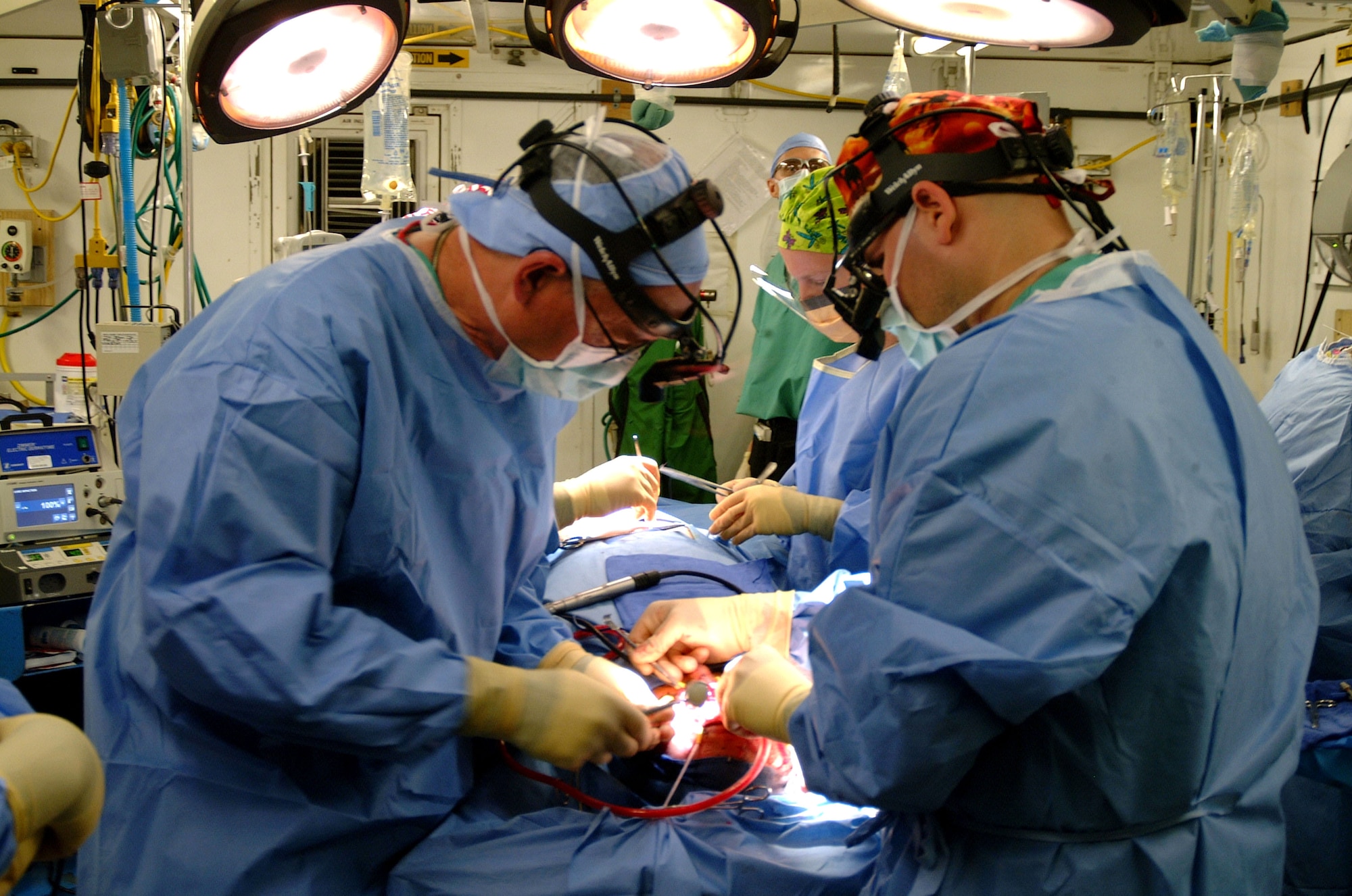 Doctors operate on an alleged Iraqi insurgent at the Air Force Theater Hospital at Balad Air Base, Iraq, on Thursday, April 27, 2006. (U.S. Air Force photo/Dave Kellogg)
