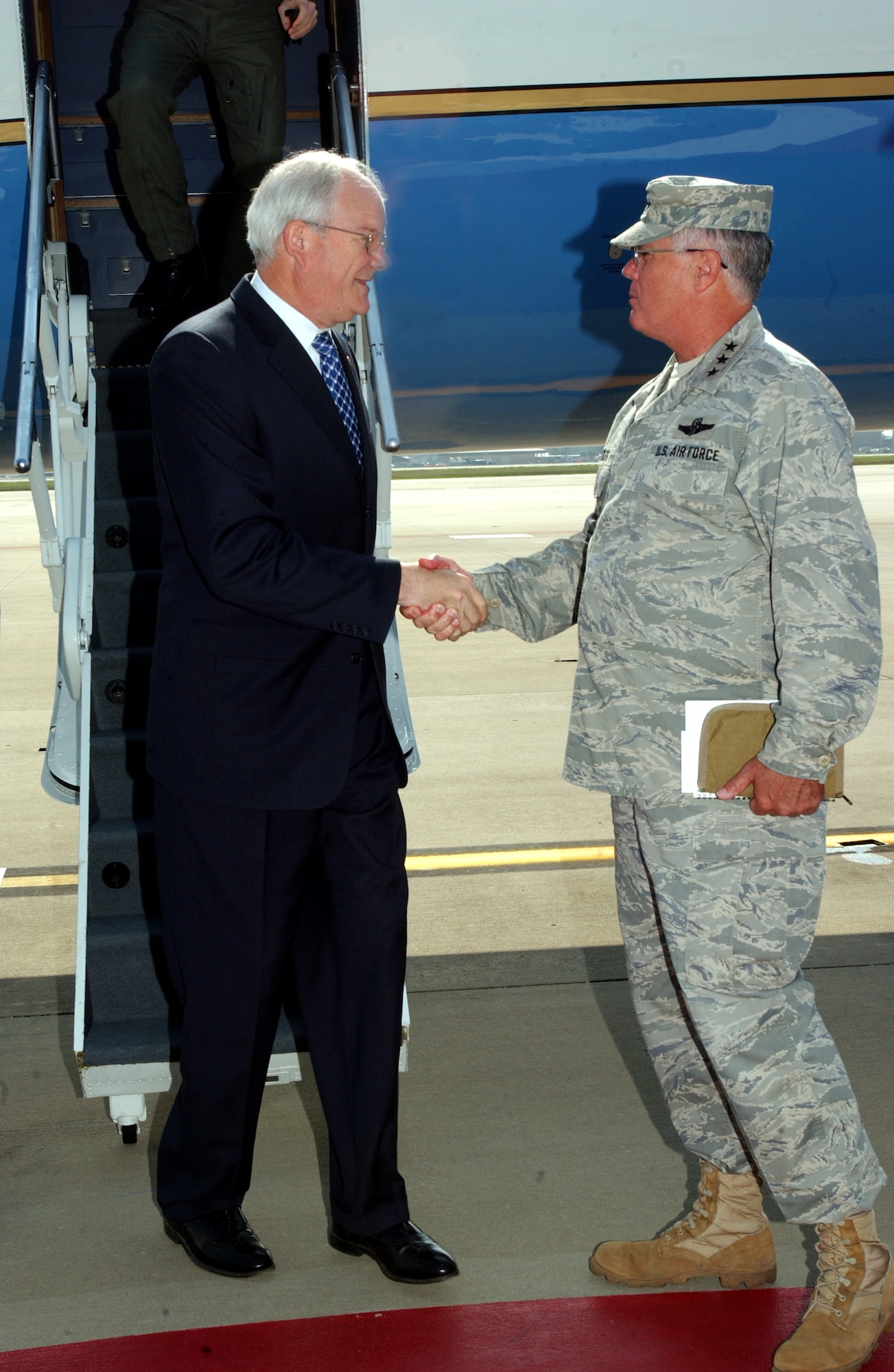 Secretary of the Air Force Michael W. Wynne greets Lt. Gen. Michael W. Wooley after arriving at Hurlburt Field, Fla., on Tuesday, May 9, 2006. General Wooley is commander of Air Force Special Operations Command there. (U.S. Air Force photo/Airman 1st Class Ali E. Flisek)

