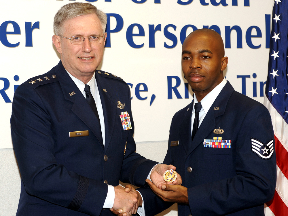 Air Staff badge debuts at Pentagon ceremony > Air Force > Article Display