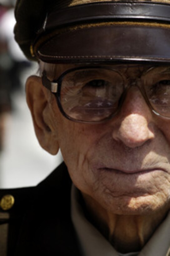 Army Air Corps veteran Paul Perlongo holds a folded American flag to represent the heroes killed preserving America's freedom in past and current wars during the Chicago Memorial Day parade in Chicago, Ill., on May 27, 2006. 