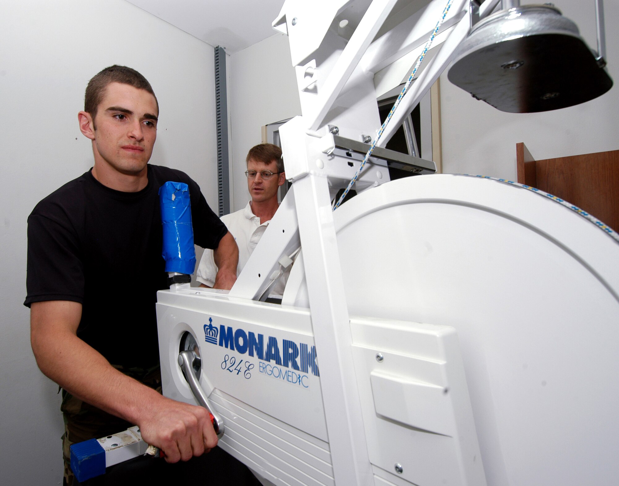 Cadet 2nd Class Denver Sanders tests his upper-body strength on an adapted stationary bike at the Air Force Academy Human Performance Lab on Tuesday, May 23, 2006.  The lab is refining techniques to help today's warfighter adapt to high-altitude locations like those found in Afghanistan.  (U.S. Air Force photo/Jamie Romero)

 
