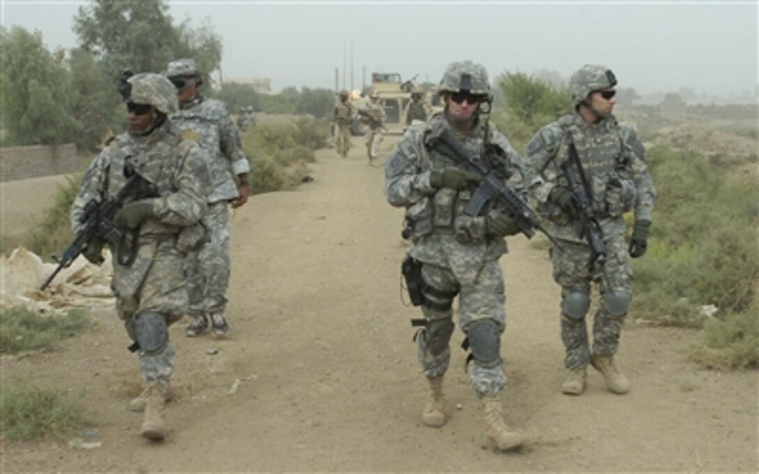 Capt. Brian Roeder (center) leads his troops on a joint patrol with Iraqi army soldiers in Samarra, Iraq, on Oct. 21, 2006.  Roeder is the commander of Delta Company, 2nd Battalion, 505th Parachute Infantry Regiment, 82nd Airborne Division.  